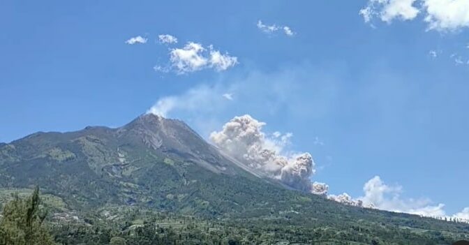 Gunung Merapi Erupsi