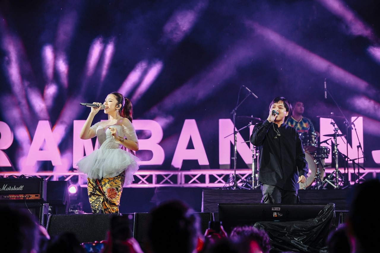 Penampilan Tiara Andini dan Arsy Widianto di Prambanan Jazz 2023