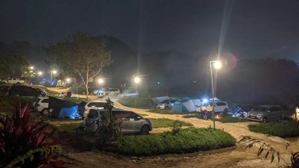 Camping Gayatri Malam Hari