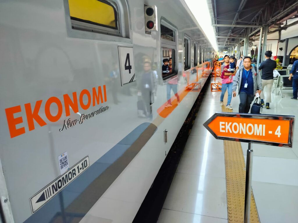 Kereta Ekonomi New Generation Mulai Beroperasi di KA Jayabaya