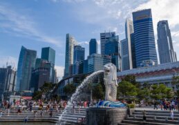 Patung Merlion Singapura Ditutup Sampai Desember 2023, Tapi Masih Bisa Berfoto dengan Anak Merlion (1)