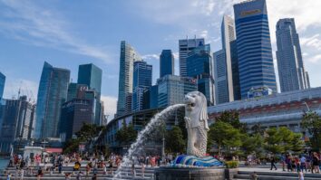 Patung Merlion Singapura Ditutup Sampai Desember 2023, Tapi Masih Bisa Berfoto dengan Anak Merlion (1)
