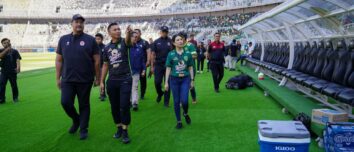 Tampak Kagum, Wamenparekraf Tinjau Stadion Gelora Bung Tomo Surabaya Lokasi Piala Dunia U-17 2023