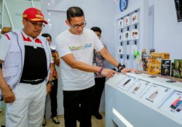 Menparekraf Tinjau Planogram Goes to Mandalika di Bandara Lombok