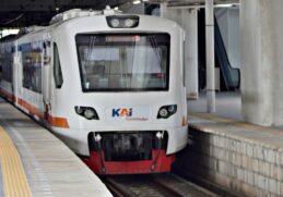 KAI Commuter Hadirkan Promo COMBASTIS Untuk Pegguna Commuter Line Basoetta