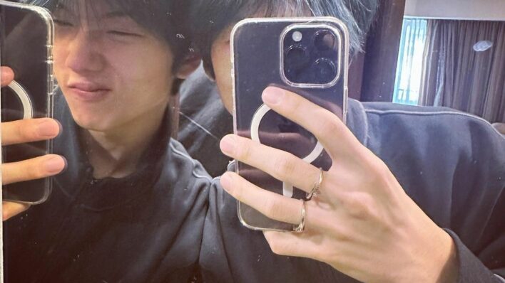 Potret Selfie Jisung NCT 1, HAK CIPTA: instagram.com/the__and.y