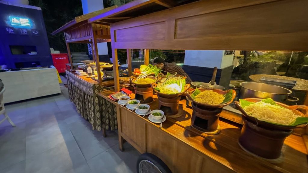 Hangatnya Malam Jogja di Pinggir Kolam Nikmati Angkringan ala Hotel Bintang Empat di Kimaya Sudirman Yogyakarta (1)