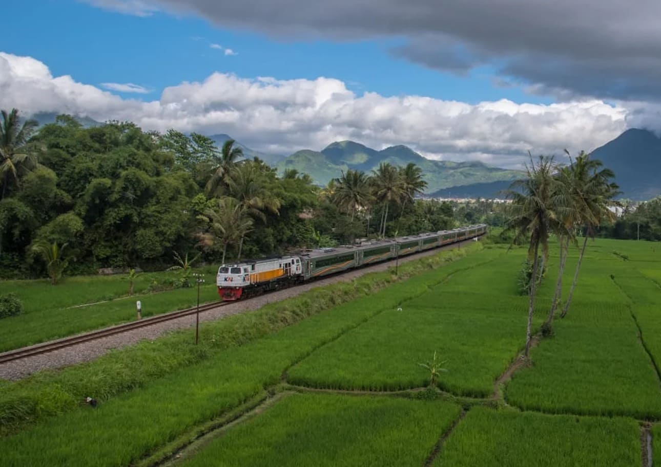 Bumi Lebih Aman, Liburan Makin Nyaman! Ini Bukti Kereta Api Pilihan Ramah Lingkungan