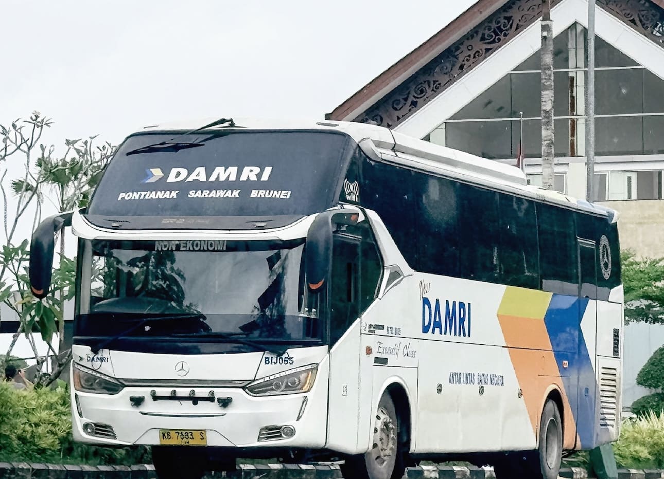 Rute Internasional DAMRI Pontianak-Kuching Kian Diminati, Jadi Pilihan Favorit Lintas Negara!