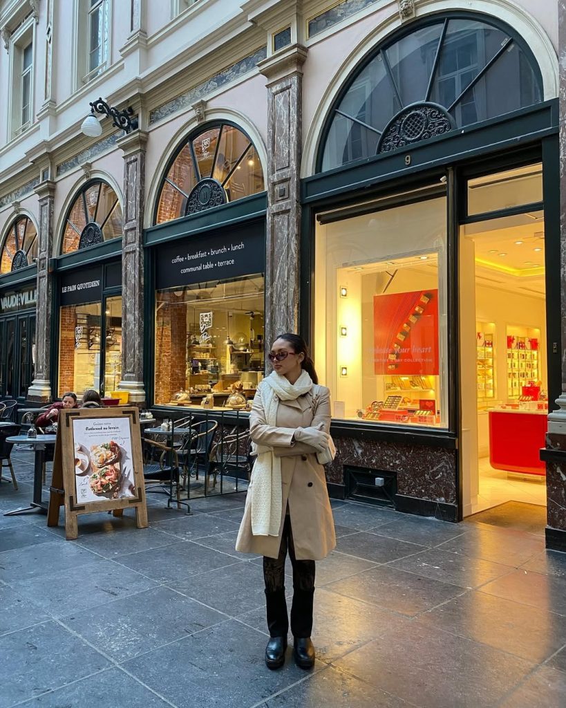 Menawan! Ini 9 Potret Liburan Shakira Jasmine di Belanda Bikin Terpukau 3 9 Potret Shakira Jasmine Liburan di Belanda2025-06-22 at 2.53.33 AM 4