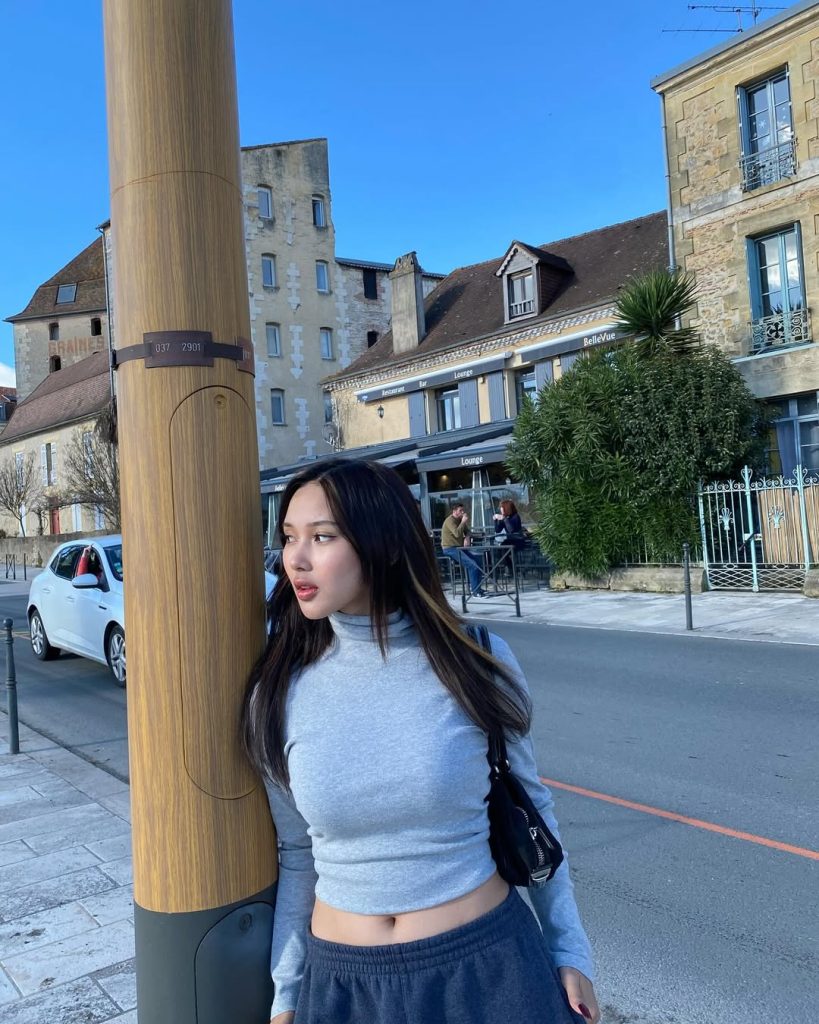 Menawan! Ini 9 Potret Liburan Shakira Jasmine di Belanda Bikin Terpukau 1 9 Potret Shakira Jasmine Liburan di Belanda2025-06-22 at 2.53.33 AM 6