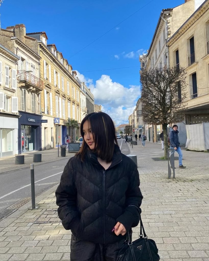 Menawan! Ini 9 Potret Liburan Shakira Jasmine di Belanda Bikin Terpukau 6 9 Potret Shakira Jasmine Liburan di Belanda2025-06-22 at 2.53.33 AM 7