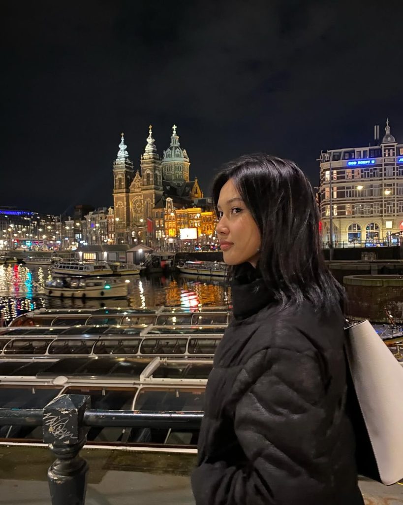 Menawan! Ini 9 Potret Liburan Shakira Jasmine di Belanda Bikin Terpukau 8 9 Potret Shakira Jasmine Liburan di Belanda2025-06-22 at 2.53.33 AM 9