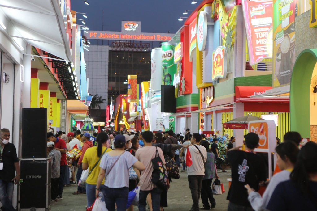 Ini Cara ke Jakarta Fair 2025 Naik KRL, TransJakarta, dan Ojol + Harga Tiketnya!