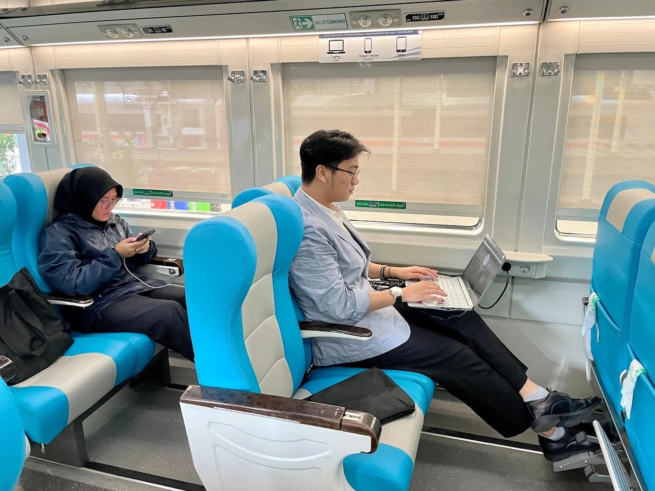 Jangan Salah Gunakan Stop Kontak di Kereta! Ini Pesan Penting dari KAI