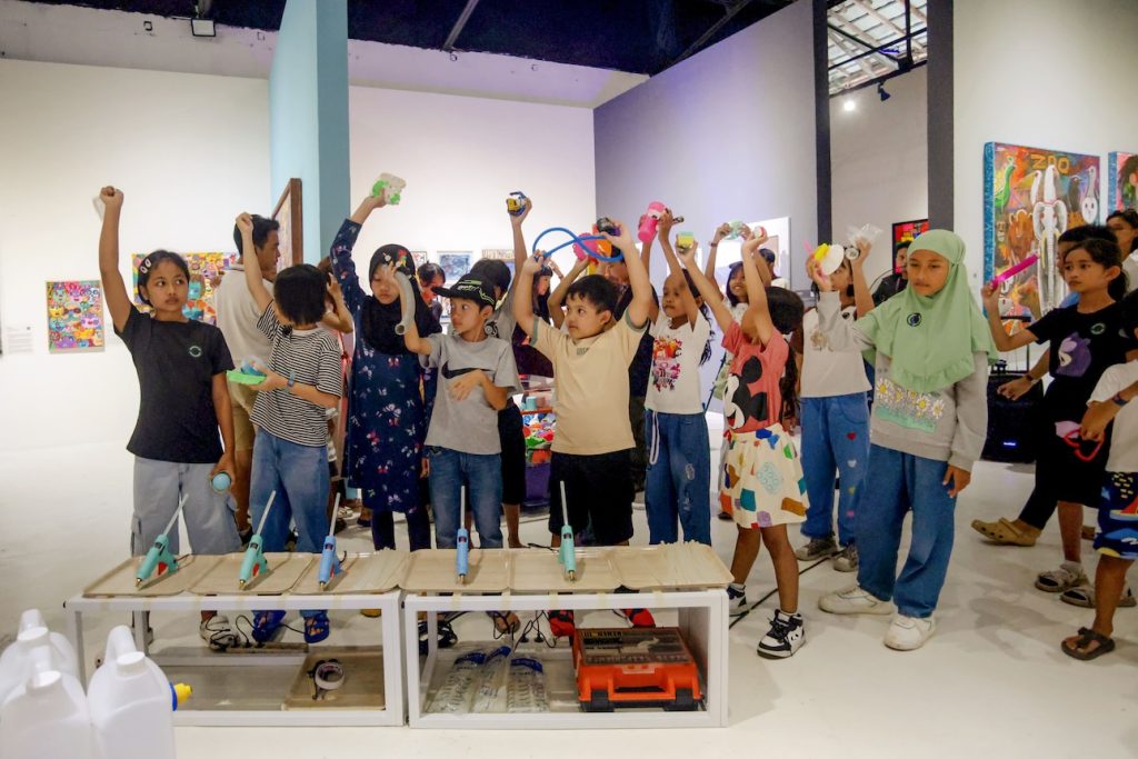 ARTJOG Kids 2025, Tempat Anak-Anak Mengekspresikan Diri melalui Seni dan Permainan, Yuk Intip Keseruannya! 1 ARTJOG Kids 2025 - Aktivasi Recycling Art Workshop bersama REcycle-EXPerience