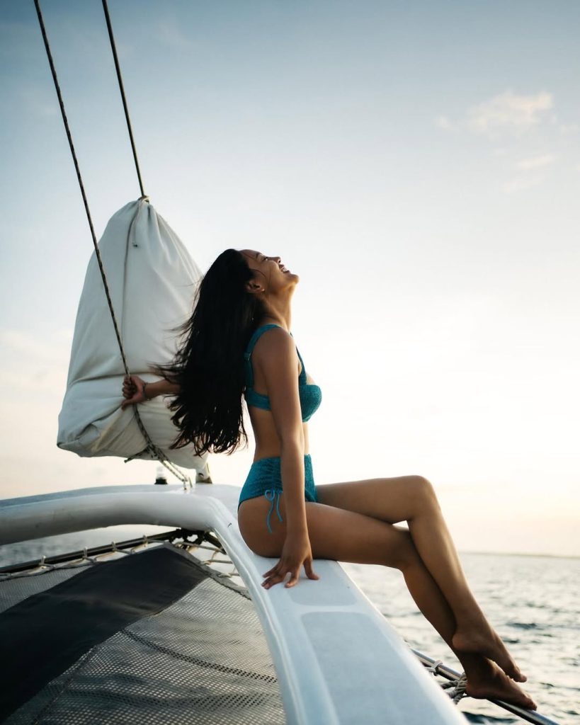 8 Potret Erika Carlina di Pantai, Pesonanya Bikin Terpana! 2 Potret Erika Carlina di Pantai 2