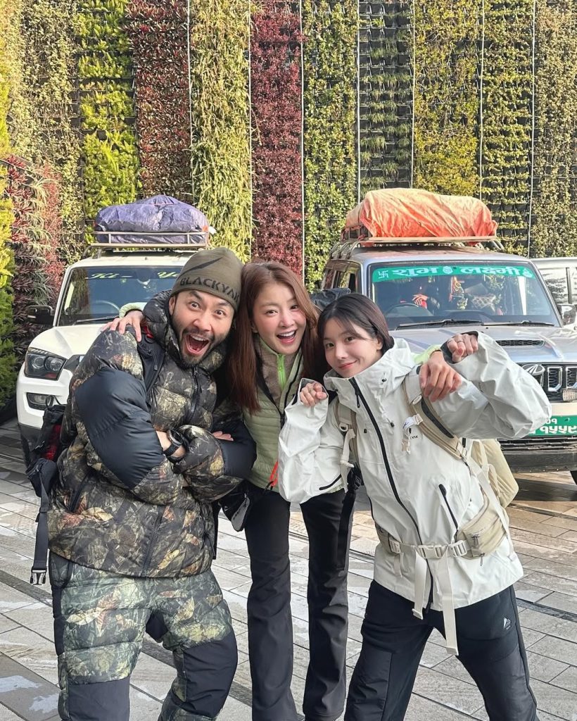 Potret Kwon Eunbi Mendaki Himalaya: Ekspresi Haru, Lelah, dan Tekad Tak Tergoyahkan!