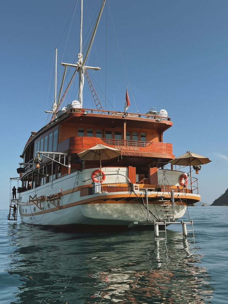 Potret Liburan Seru Nikita Willy di Labuan Bajo