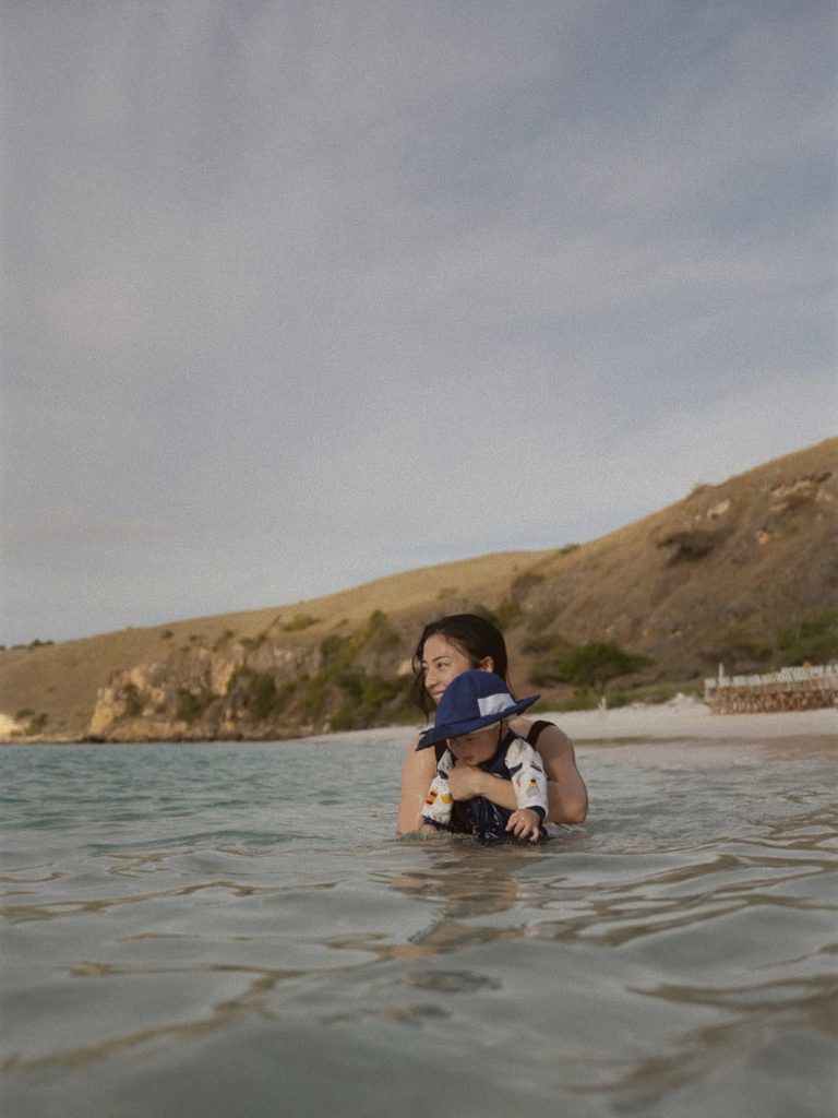 Potret Liburan Seru Nikita Willy di Labuan Bajo