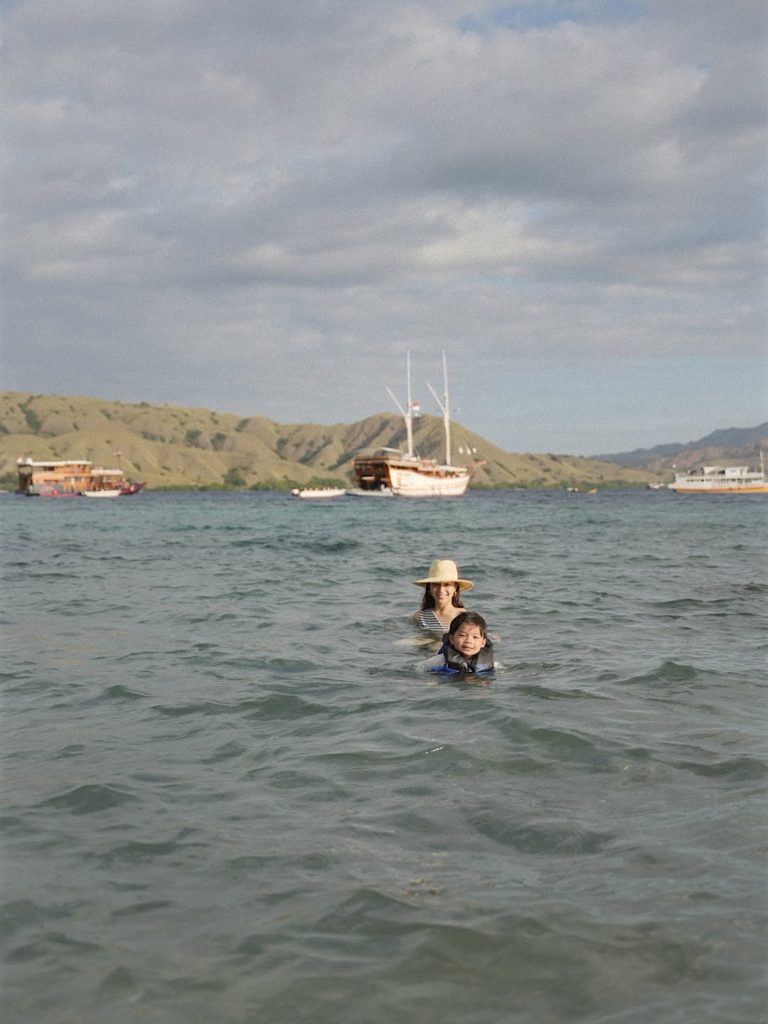 Potret Liburan Seru Nikita Willy di Labuan Bajo