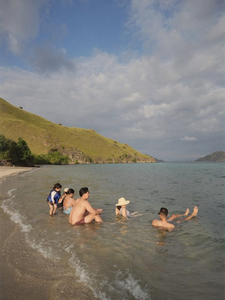 Potret Liburan Seru Nikita Willy di Labuan Bajo