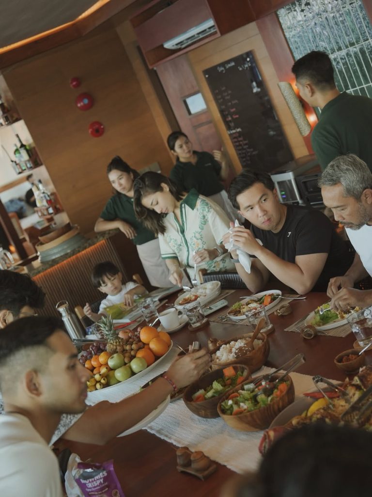 Potret Liburan Seru Nikita Willy di Labuan Bajo