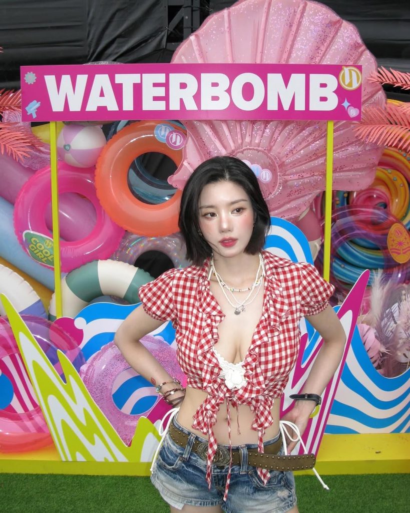 Potret Penampilan Kwon Eunbi di Waterbomb Seoul 2025, image by IG: silver_rain.__