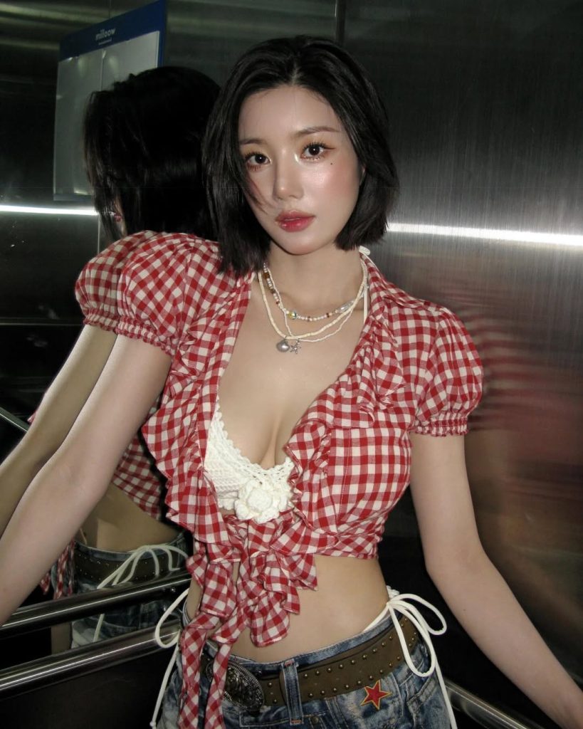 Potret Penampilan Kwon Eunbi di Waterbomb Seoul 2025, image by IG: silver_rain.__