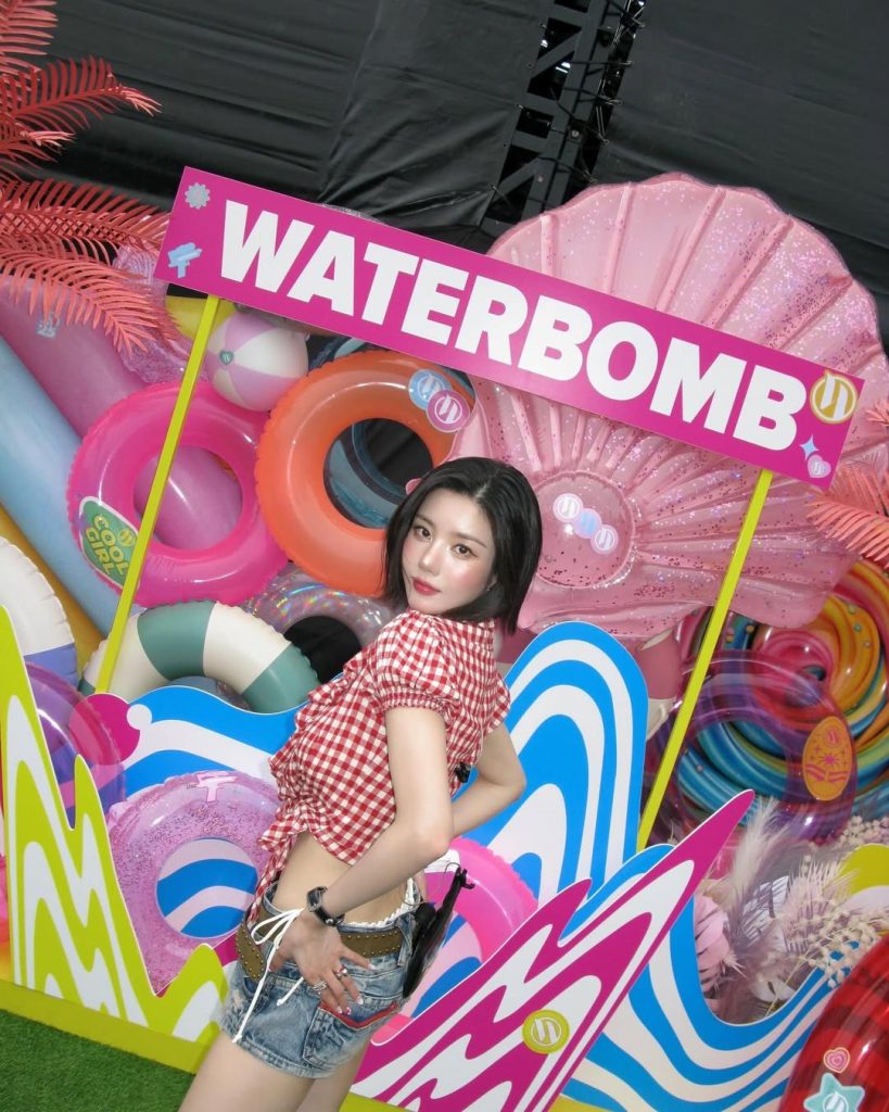 Potret Penampilan Kwon Eunbi di Waterbomb Seoul 2025, image by IG: silver_rain.__