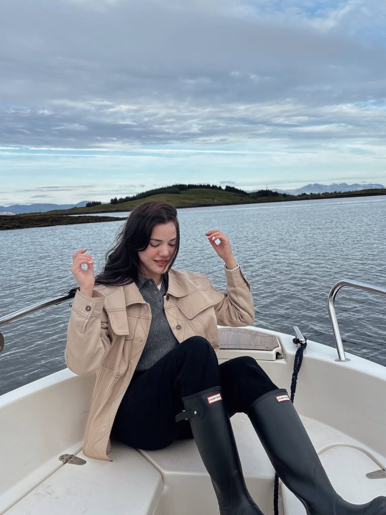 10 Potret Seru Liburan Alice Norin Bareng Keluarga di Norwegia, Pulang Kampung Sekaligus Temui Sang Ayah 4 Potret Seru Liburan Alice Norin Bareng Keluarga di Norwegia