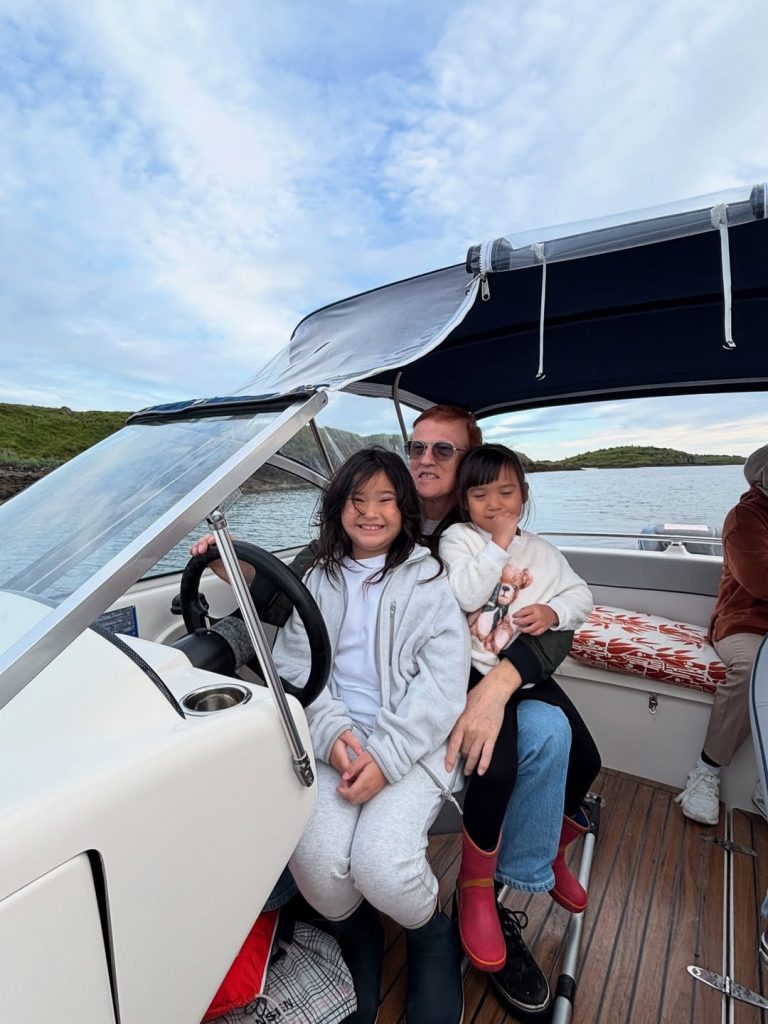 10 Potret Seru Liburan Alice Norin Bareng Keluarga di Norwegia, Pulang Kampung Sekaligus Temui Sang Ayah 2 Potret Seru Liburan Alice Norin Bareng Keluarga di Norwegia