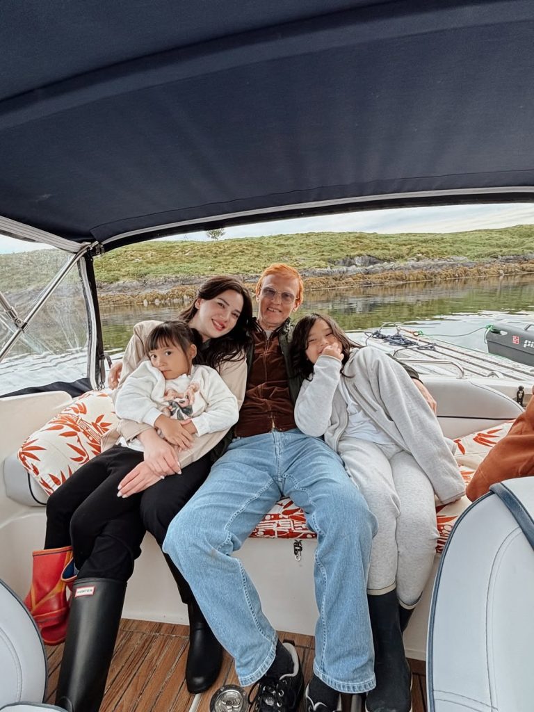 10 Potret Seru Liburan Alice Norin Bareng Keluarga di Norwegia, Pulang Kampung Sekaligus Temui Sang Ayah 1 Potret Seru Liburan Alice Norin Bareng Keluarga di Norwegia