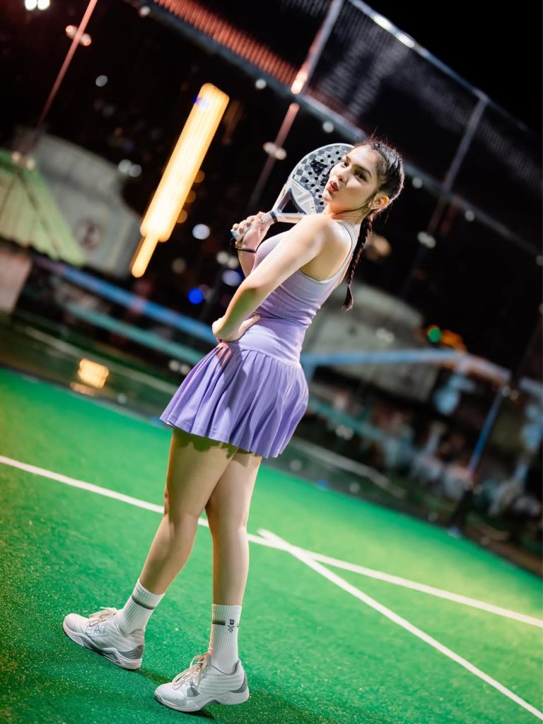 11 Potret Davina Karamoy Tampil Kece Saat Main Padel dengan Outfit Ungu, image by IG: davinaakaramoy