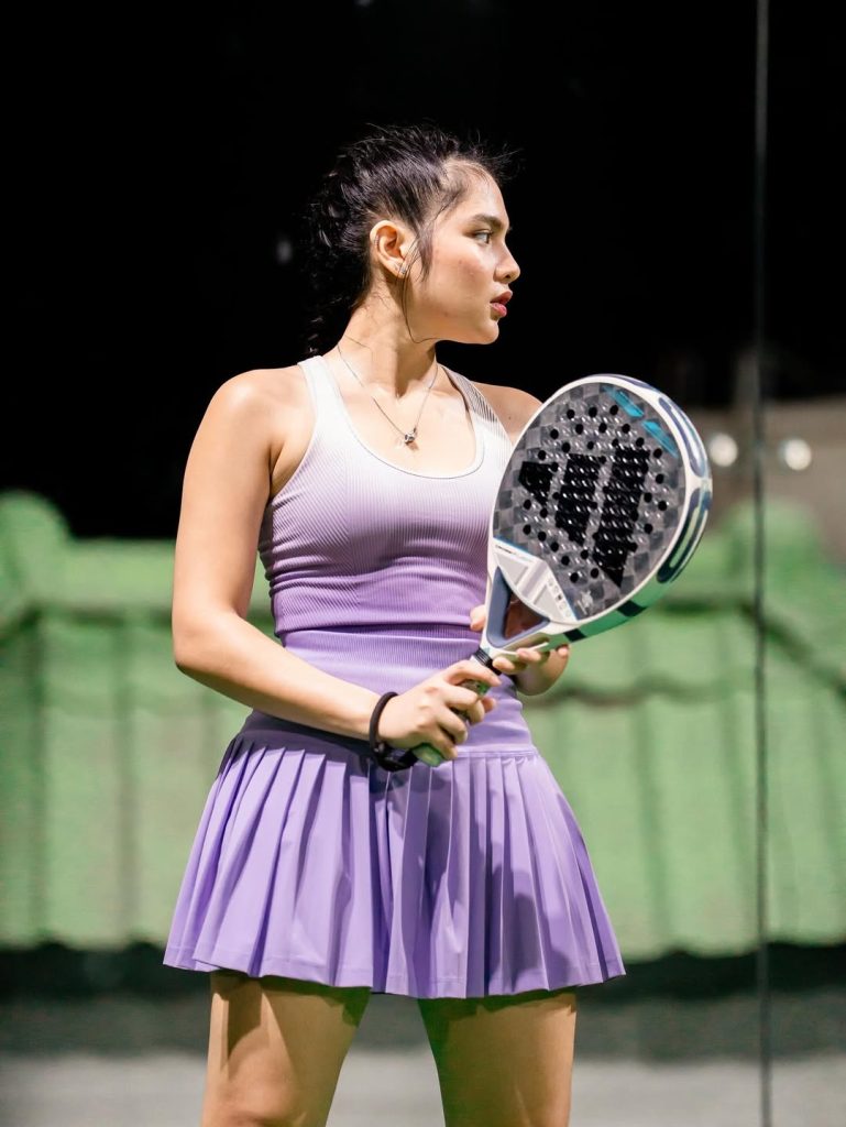 11 Potret Davina Karamoy Tampil Kece Saat Main Padel dengan Outfit Ungu, image by IG: davinaakaramoy