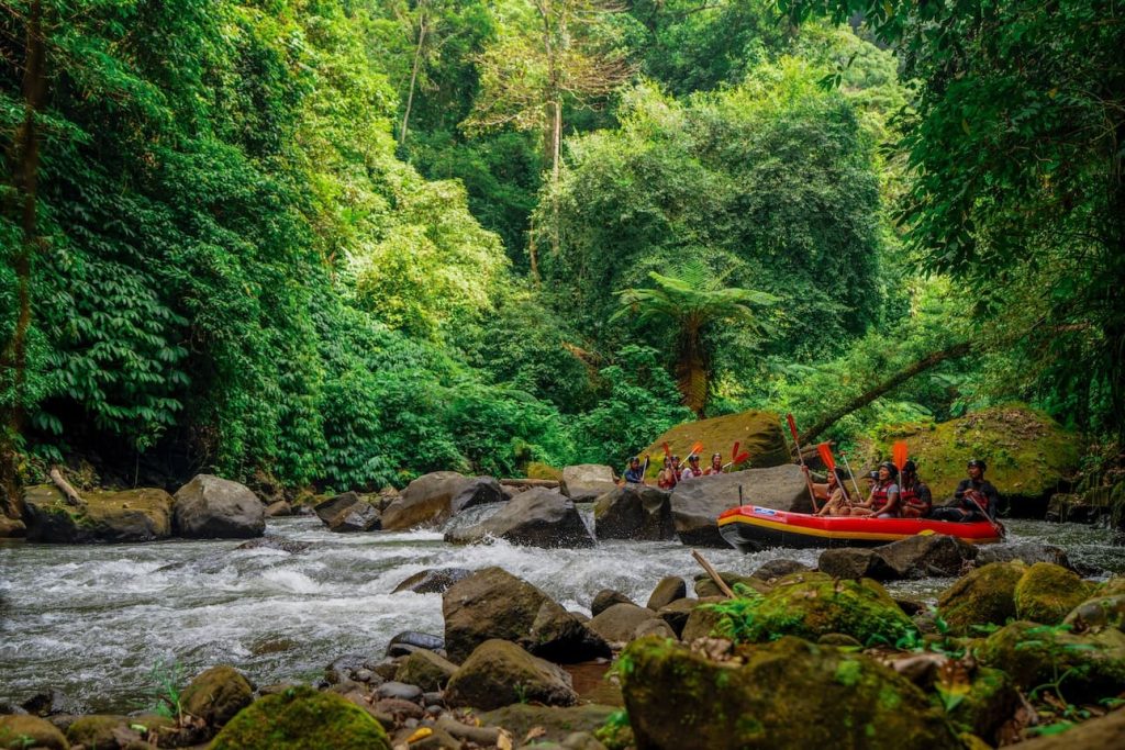 Cobain Rafting di Sungai Ayung, Tempat Rafting Terbaik di Ubud, Bali!
