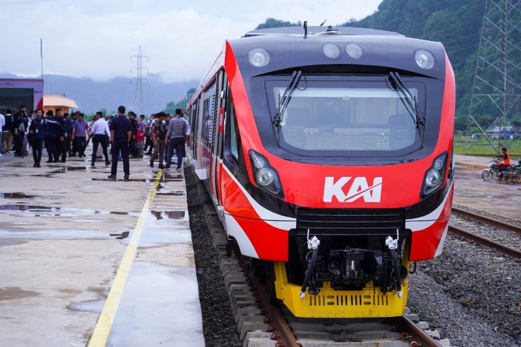 KA Makassar–Parepare Diserbu Penumpang, Bukti Warga Sulsel Makin Cinta Naik Kereta! 1 KA Makassar–Parepare Diserbu Penumpang, Bukti Warga Sulsel Makin Cinta Naik Kereta!