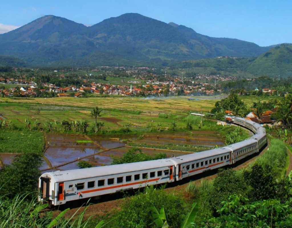 KAI Catatkan Kinerja Positif Semester I 2025, Bukti Transportasi Publik Makin Andal 1 KAI Catatkan Kinerja Positif Semester I 2025, Bukti Transportasi Publik Makin Andal