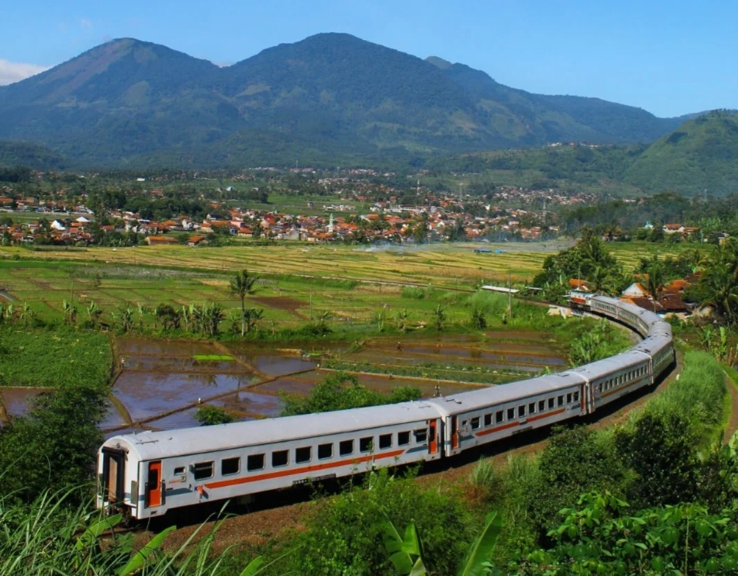 KAI Catatkan Kinerja Positif Semester I 2025, Bukti Transportasi Publik Makin Andal