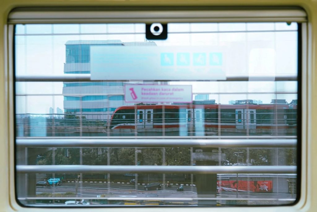 LRT Jabodebek Jadi Pilihan Favorit di HUT ke-80 RI, 78 Ribu Lebih Penumpang Nikmati Tarif Spesial Rp80