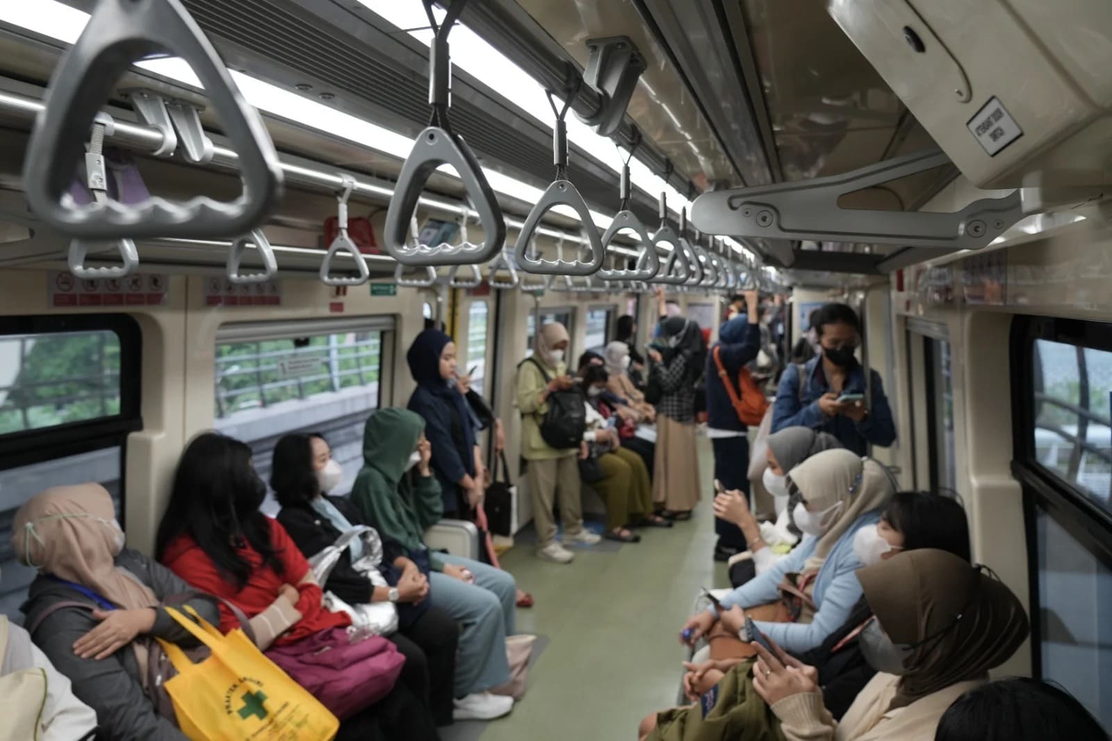 LRT Jabodebek Hampir 2 Tahun, Layani 42 Juta Penumpang dan Tumbuh 291%