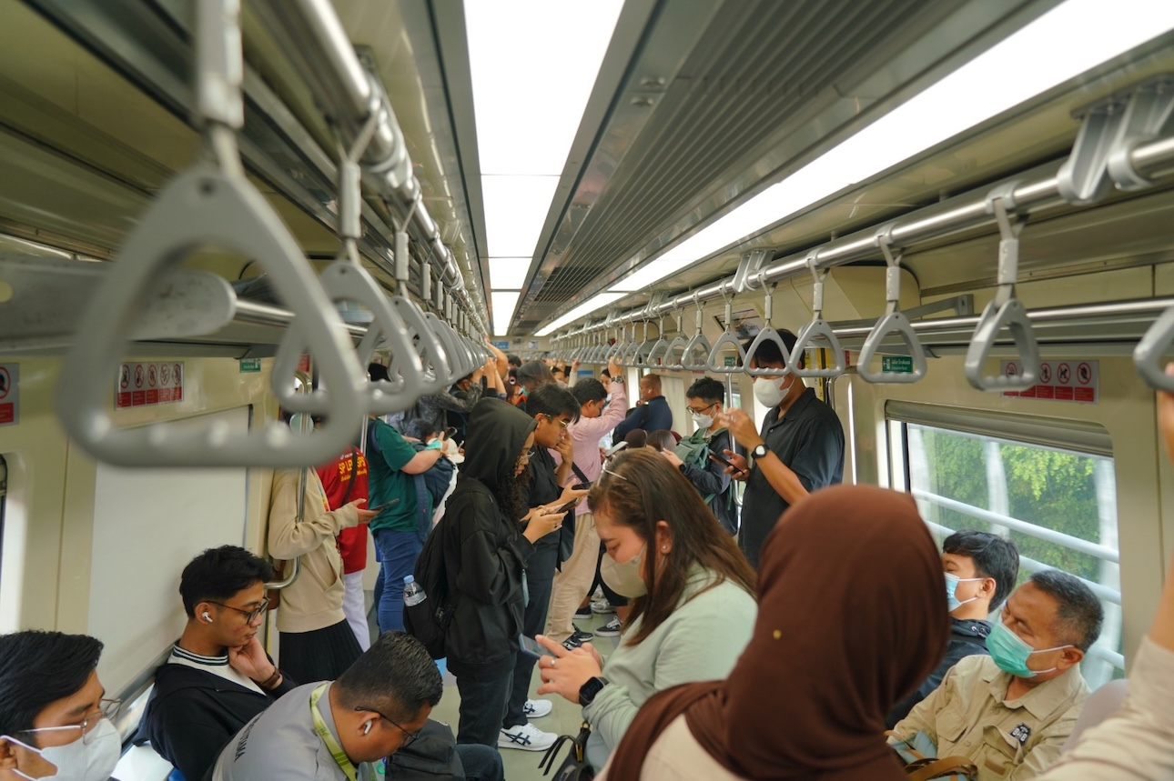 Meriahkan HUT ke-80 RI, Naik LRT Jabodebek Hanya Rp80 pada 17–18 Agustus