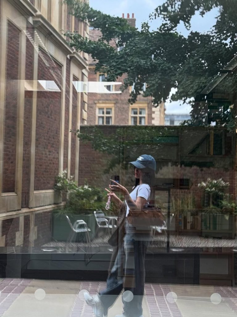 Potret Fuji Liburan ke London