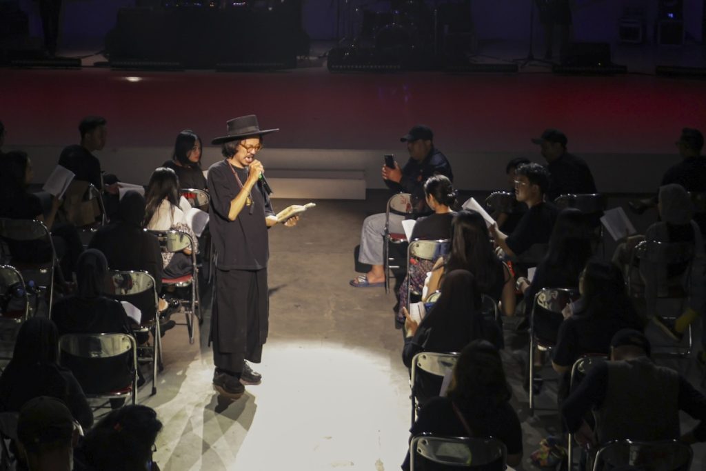 ARTJOG 2025 - Seremoni Penutupan ARTJOG - Pidato Penutupan oleh Farid Stevy - Fotografer Sitho Adi Anom