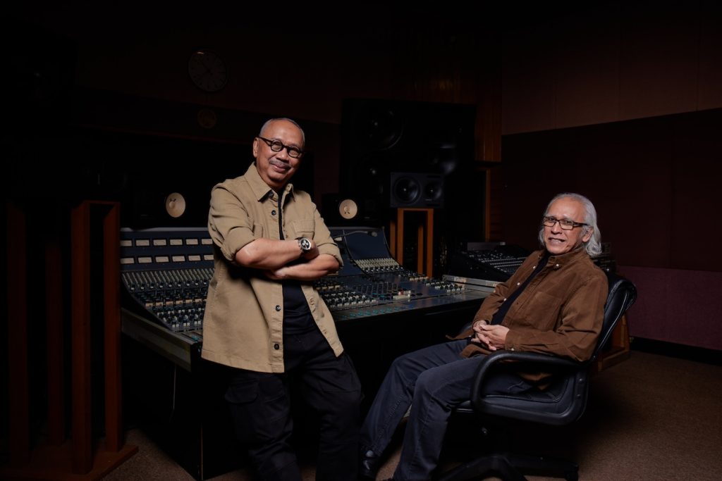 Dua Maestro Musik Ebiet G. Ade dan Iwan Fals Hadirkan Versi Baru “Titip Rindu Buat Ayah”