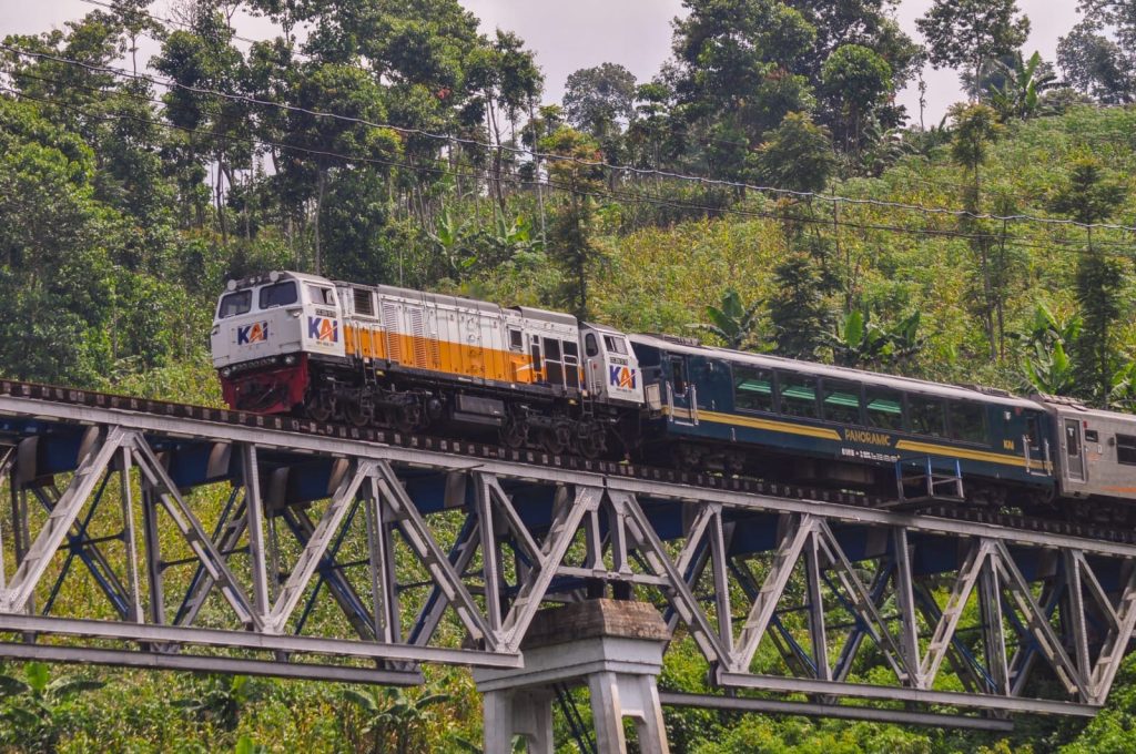 Kereta Panoramic KAI, Nikmati Perjalanan dengan View Spektakuler Jalur Selatan Jawa