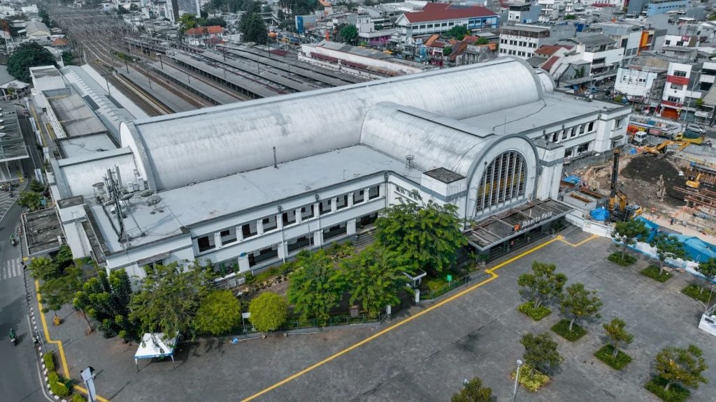 Stasiun Jakarta Kota: Sejarah, Fakta Unik, dan Transformasi Modern