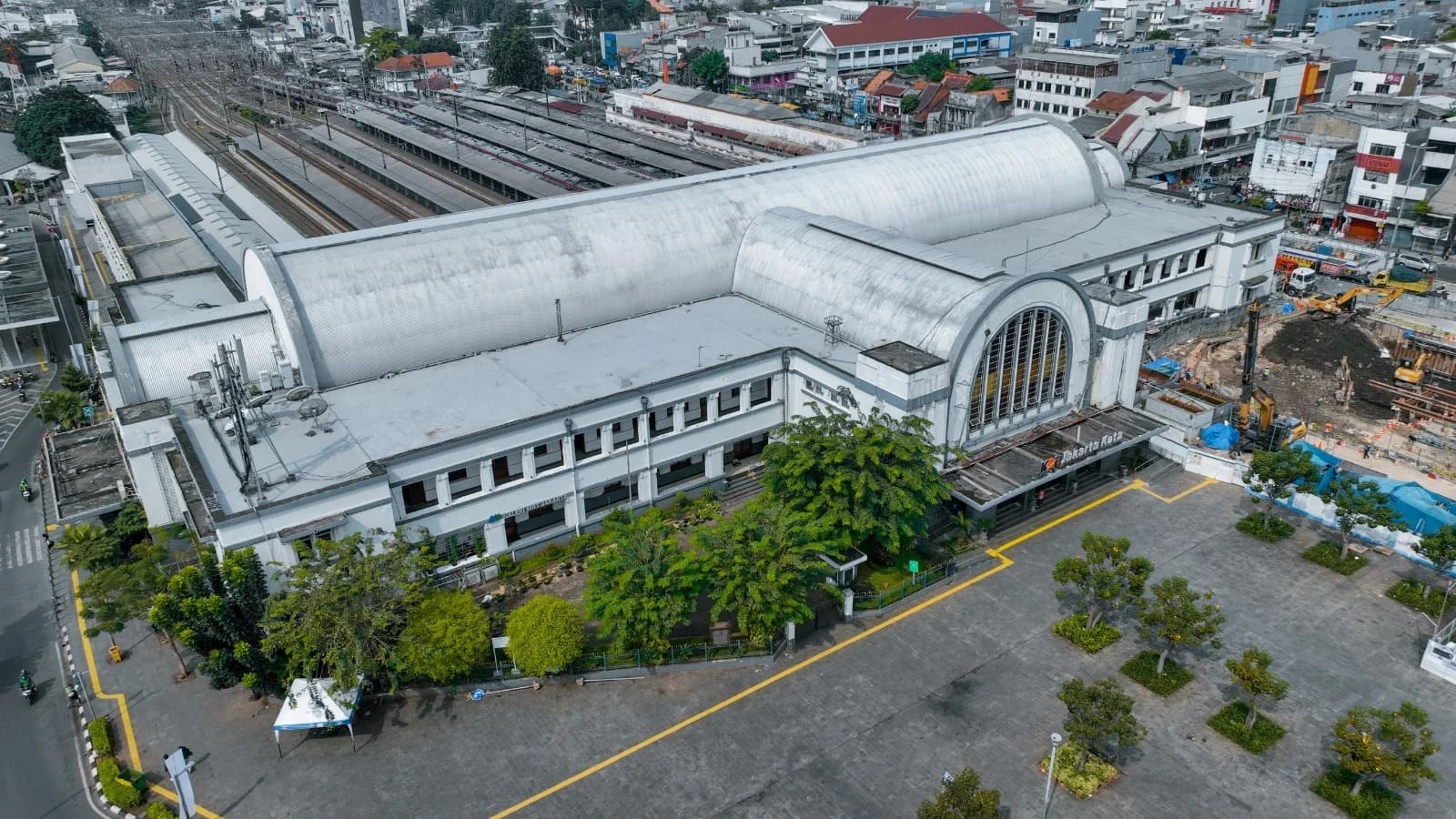 Stasiun Jakarta Kota: Sejarah, Fakta Unik, dan Transformasi Modern