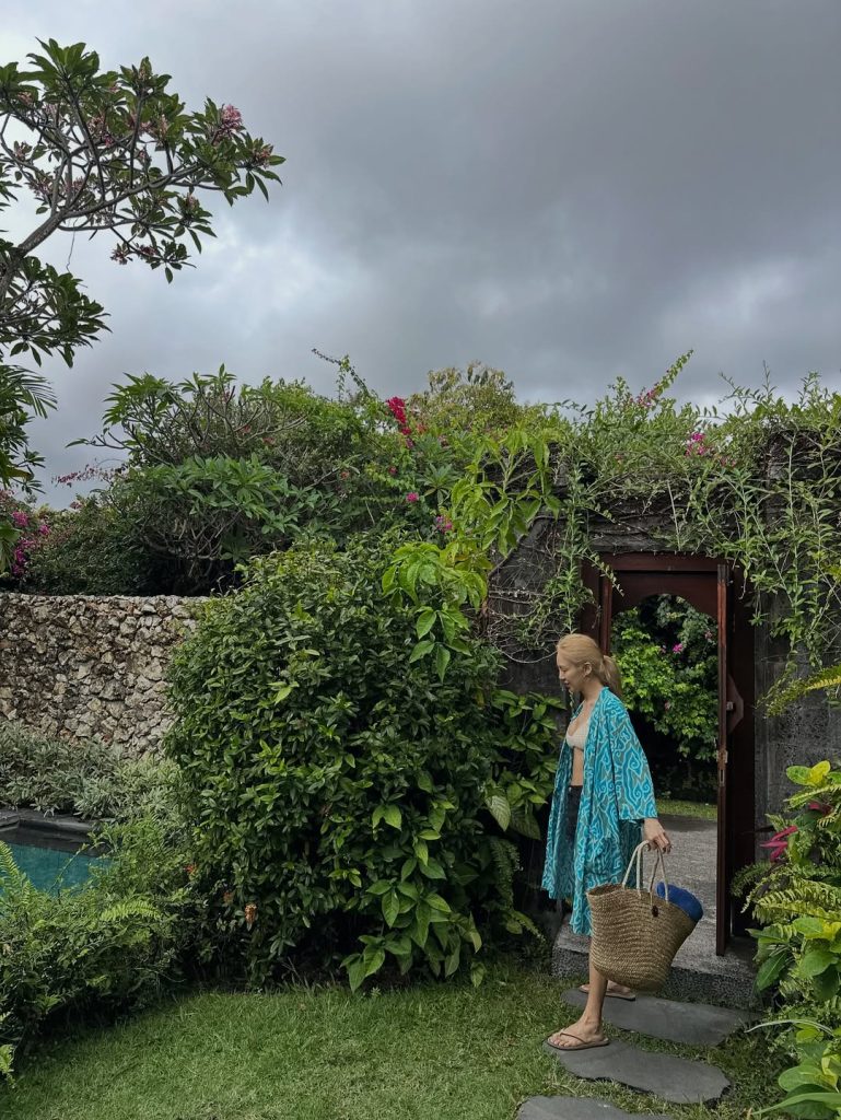 Potret Hyoyeon di Sanur Bali, photo by IG: hyoyeon_x_x