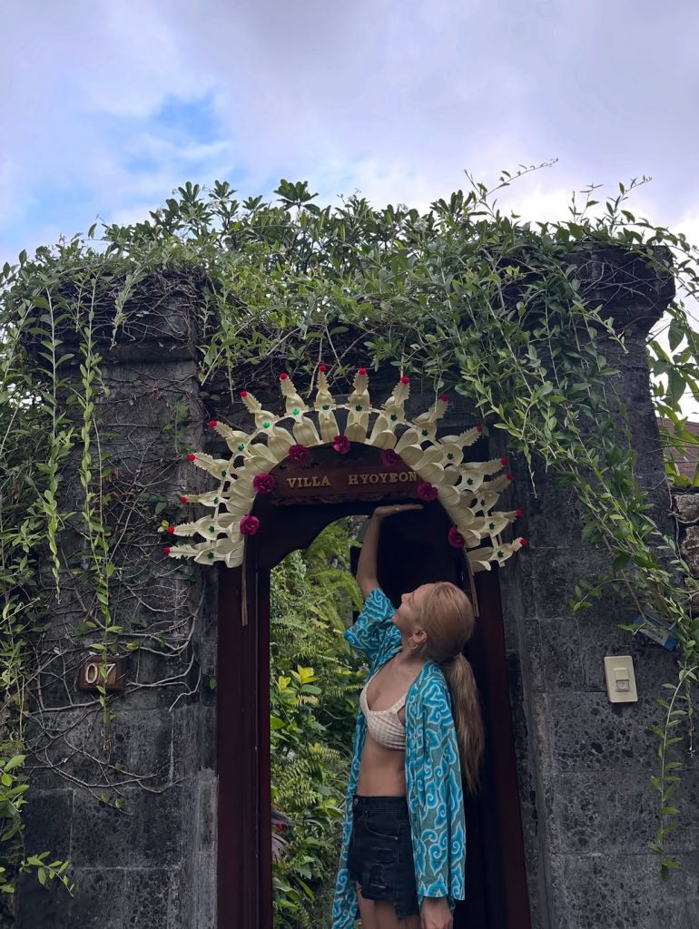 Potret Hyoyeon di Sanur Bali, photo by IG: hyoyeon_x_x